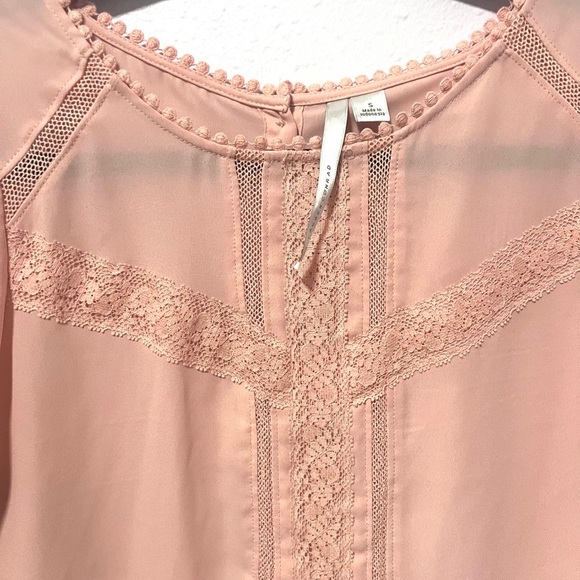 LC Lauren Conrad Pink 3/4 Sleeve lace detail Blouse Small - Picture 10 of 11